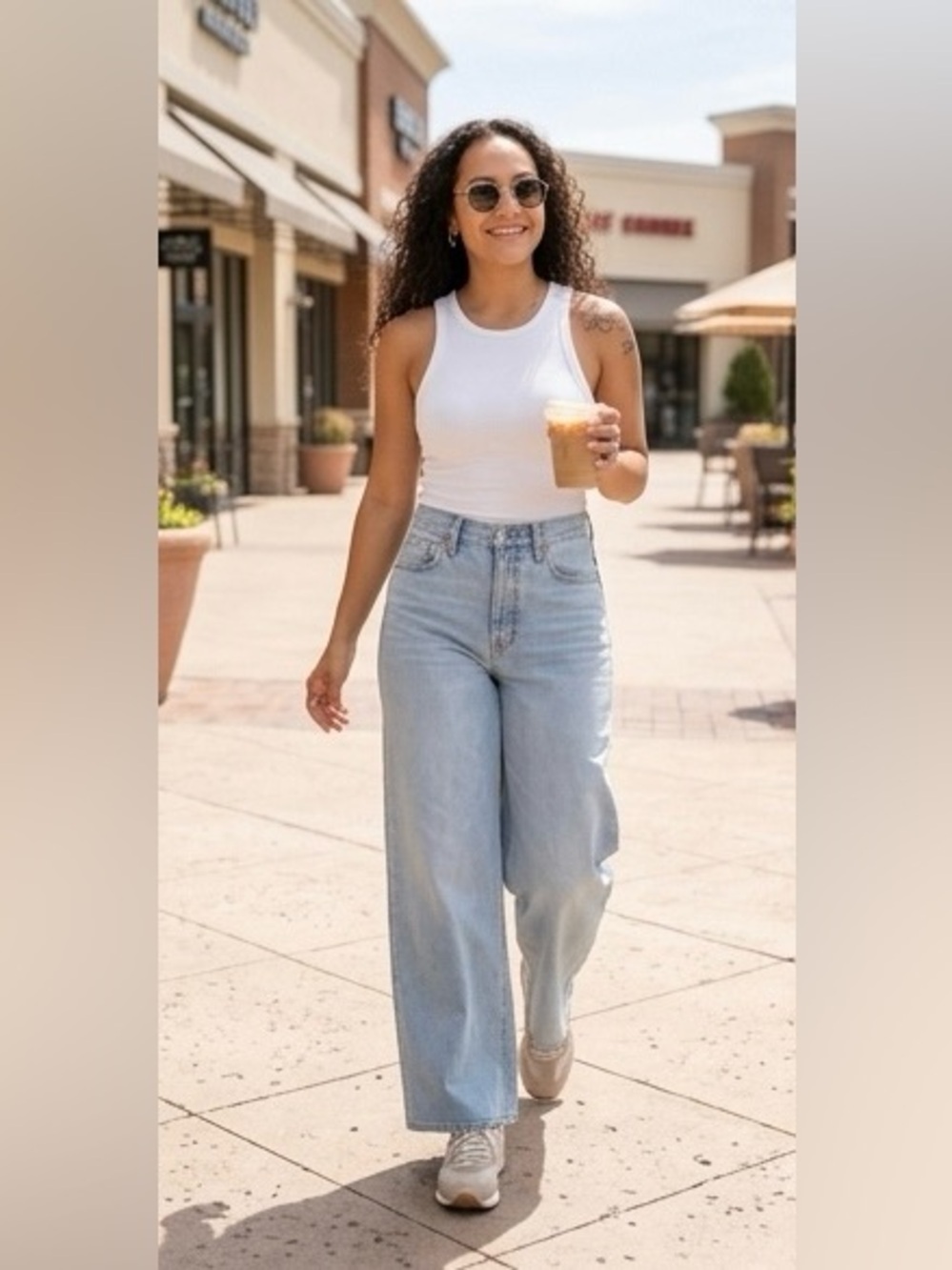 Universal Thread Mid-Rise Super Wide Leg Jeans Light Wash Size 6R